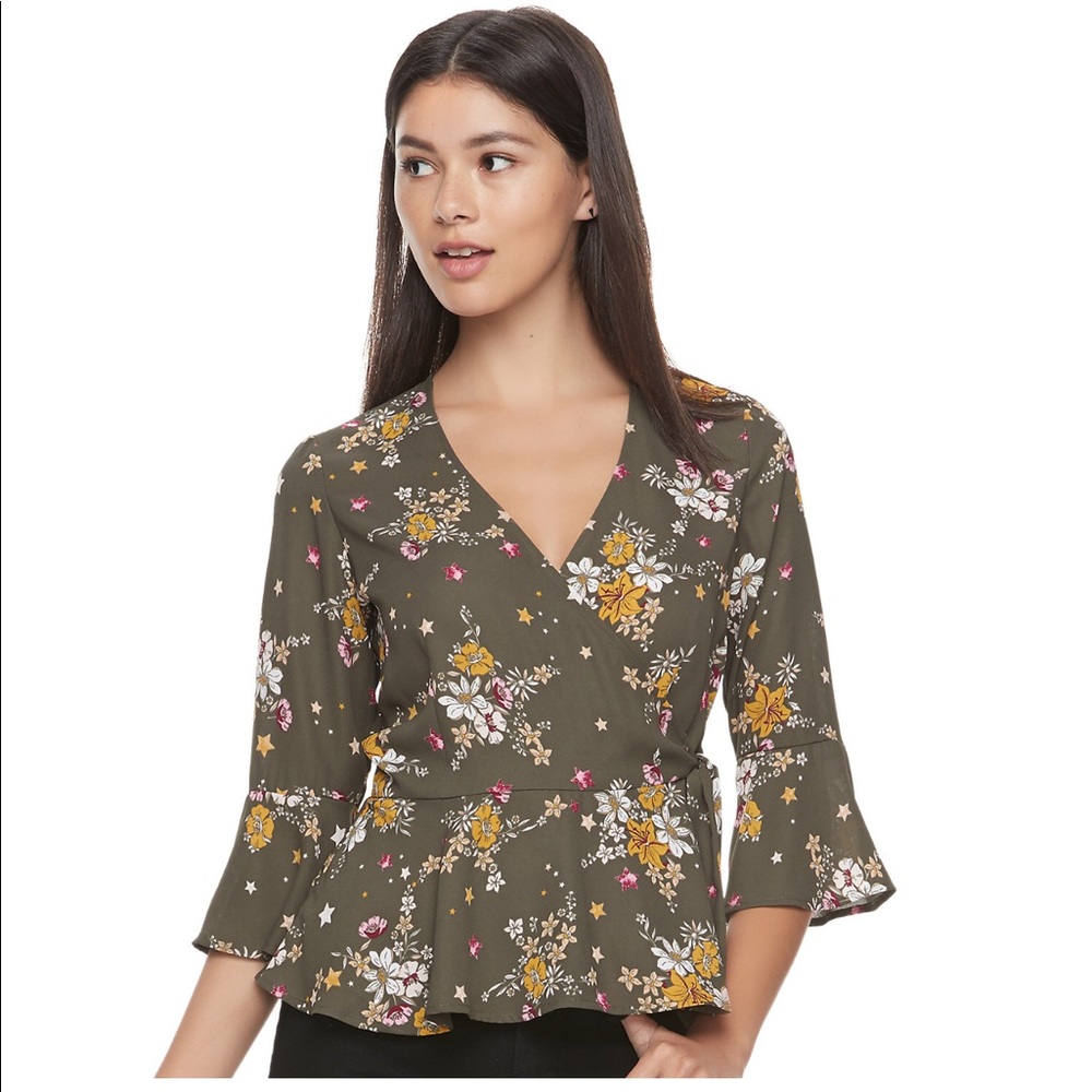 Juniors Candies bell sleeve top size small